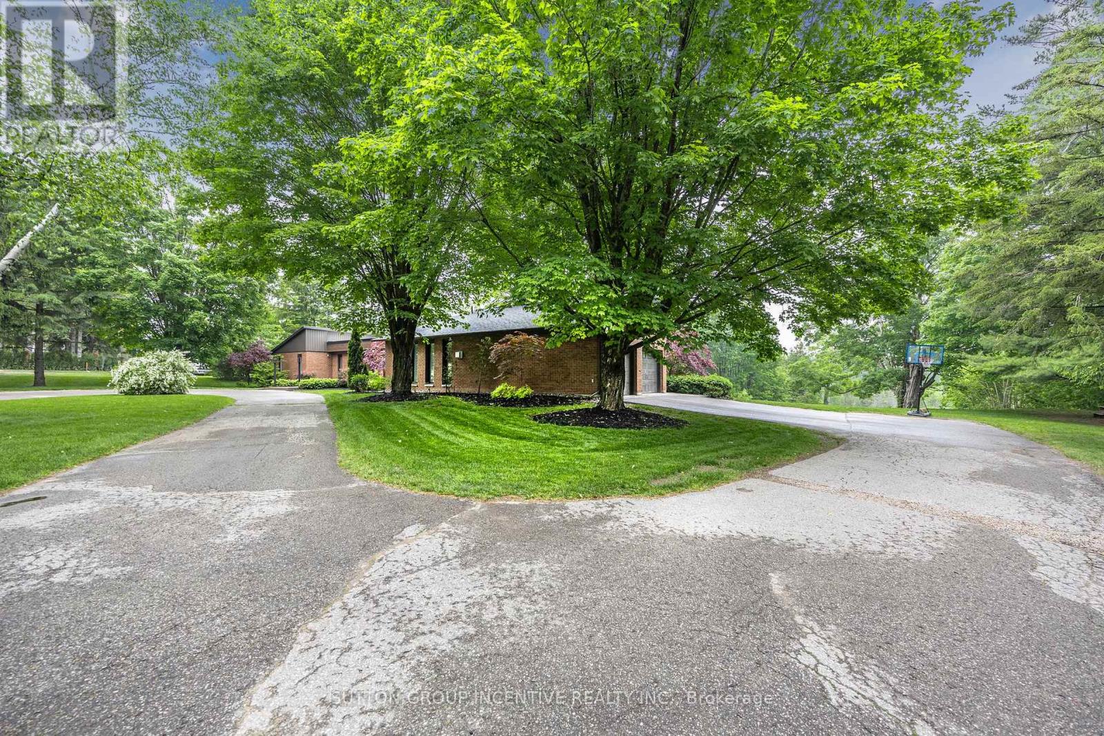 214 Hickory Lane, Barrie, Ontario  L4N 4J8 - Photo 2 - S12769920