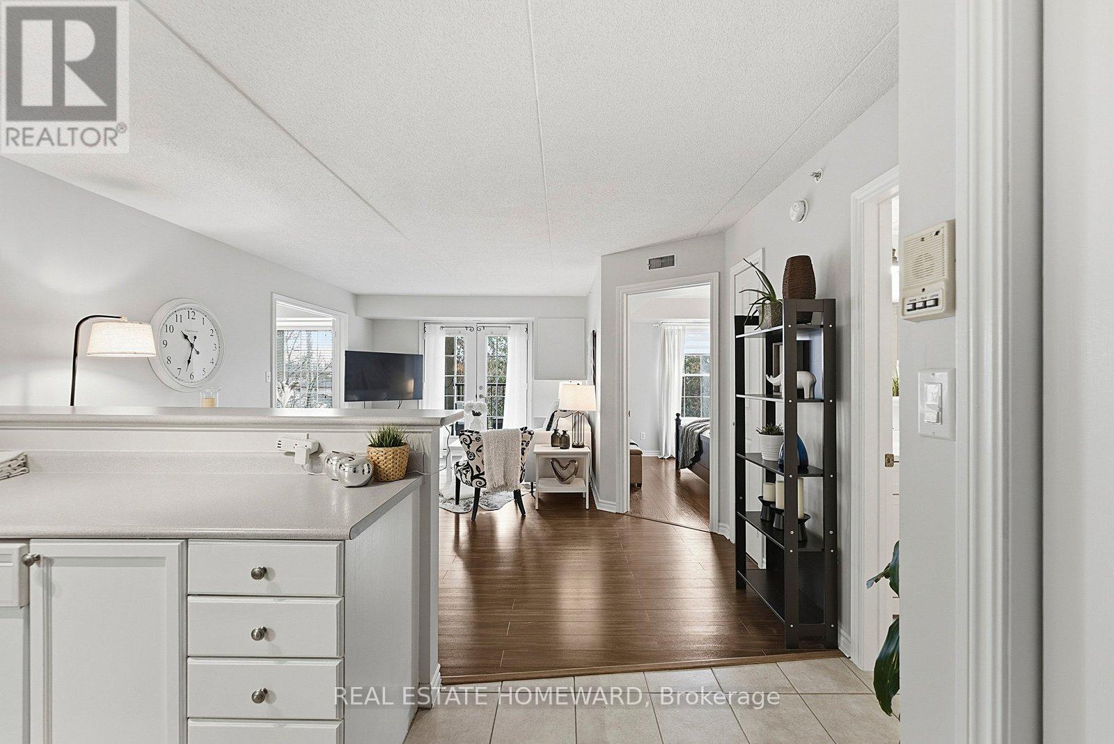 309 - 1451 Walker's Line, Burlington, Ontario  L7M 4P1 - Photo 4 - W12769932