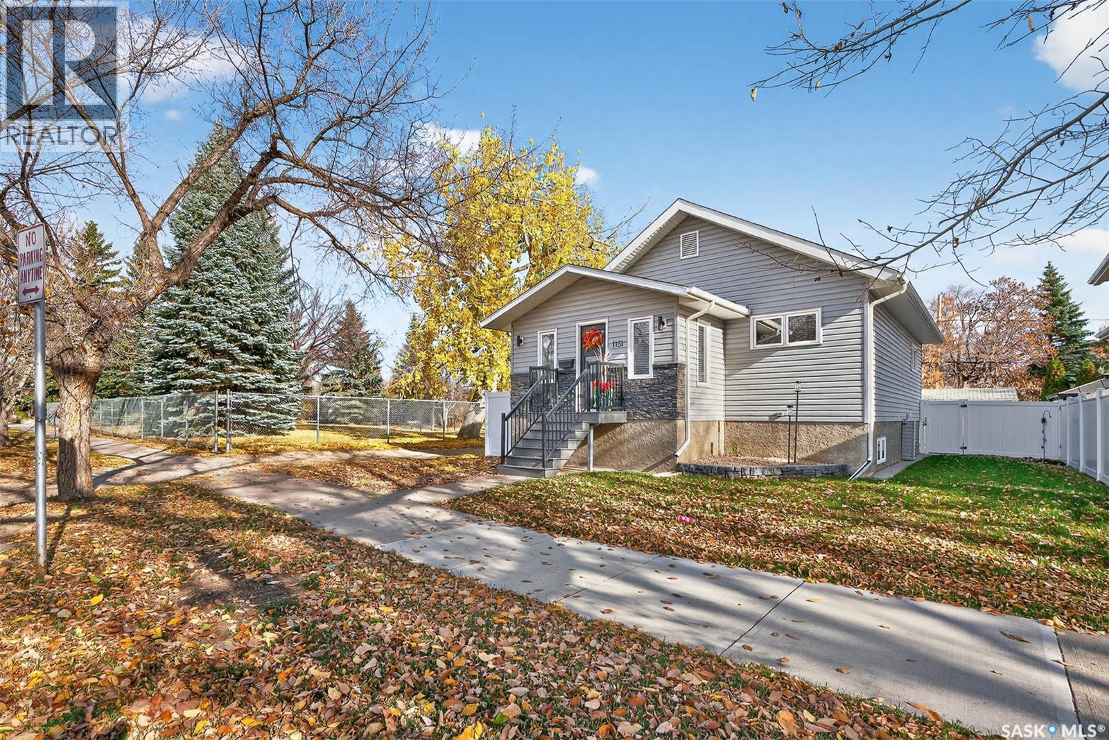 1151 1st Avenue Nw, Moose Jaw, Saskatchewan  S6H 3N4 - Photo 2 - SK028142