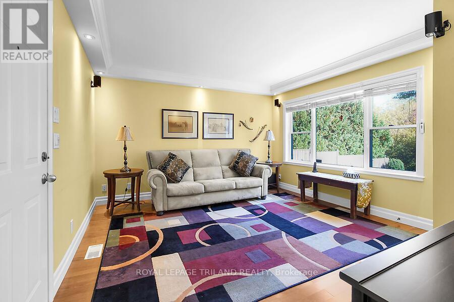 Photo 11 of 31 for 440 Beachwood Avenue