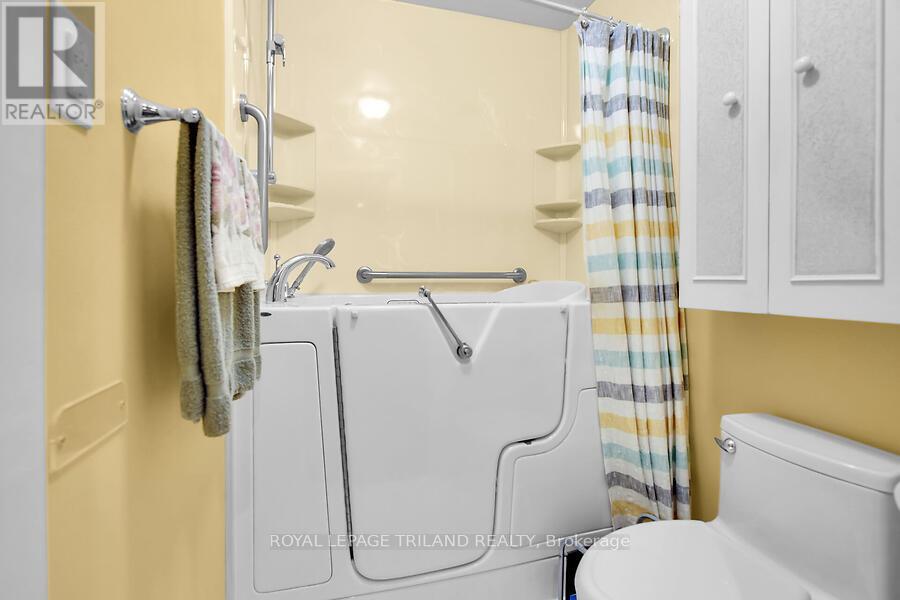 Photo 16 of 31 for 440 Beachwood Avenue