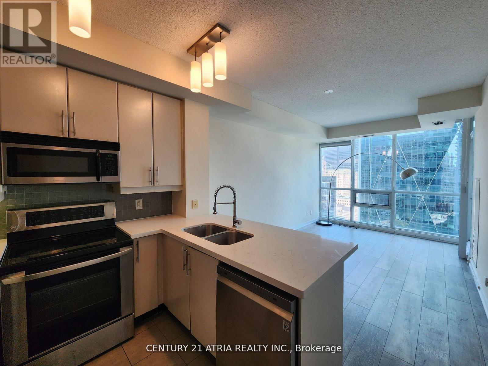 2003 - 18 Harbour Street, Toronto, Ontario  M5J 2Z6 - Photo 4 - C12769946