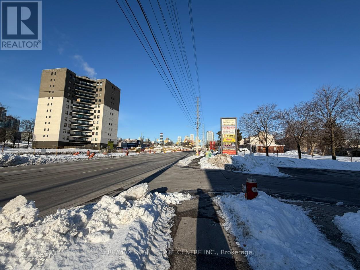 12 - 3085 Hurontario St Street, Mississauga, Ontario  L5A 4E4 - Photo 1 - W12769948