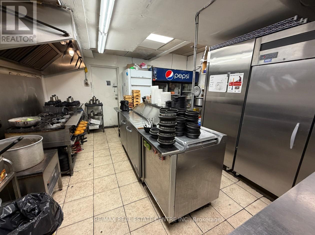 12 - 3085 Hurontario St Street, Mississauga, Ontario  L5A 4E4 - Photo 3 - W12769948