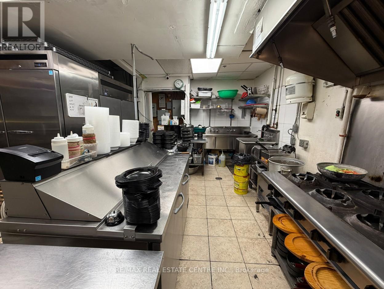 12 - 3085 Hurontario St Street, Mississauga, Ontario  L5A 4E4 - Photo 4 - W12769948