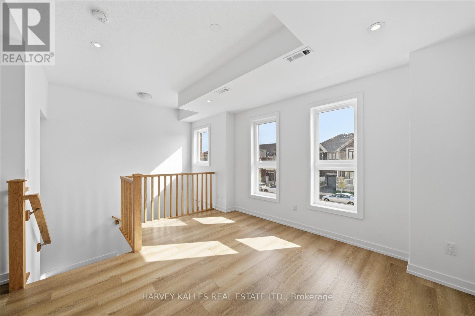 47 - 61 Great Falls Boulevard, Hamilton, Ontario  L8B 2A9 - Photo 3 - X12769942