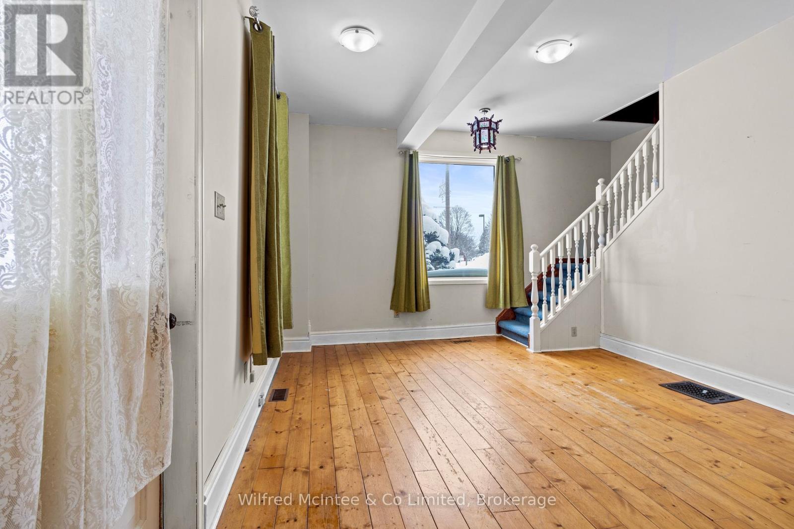 401 Josephine Street, North Huron, Ontario  N0G 2W0 - Photo 13 - X12769972