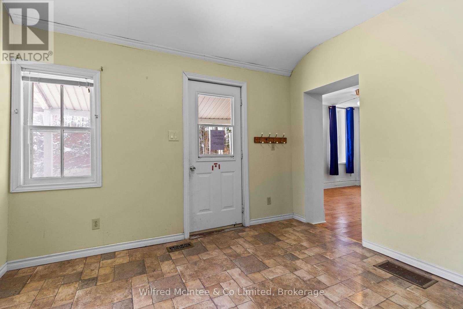 401 Josephine Street, North Huron, Ontario  N0G 2W0 - Photo 16 - X12769972