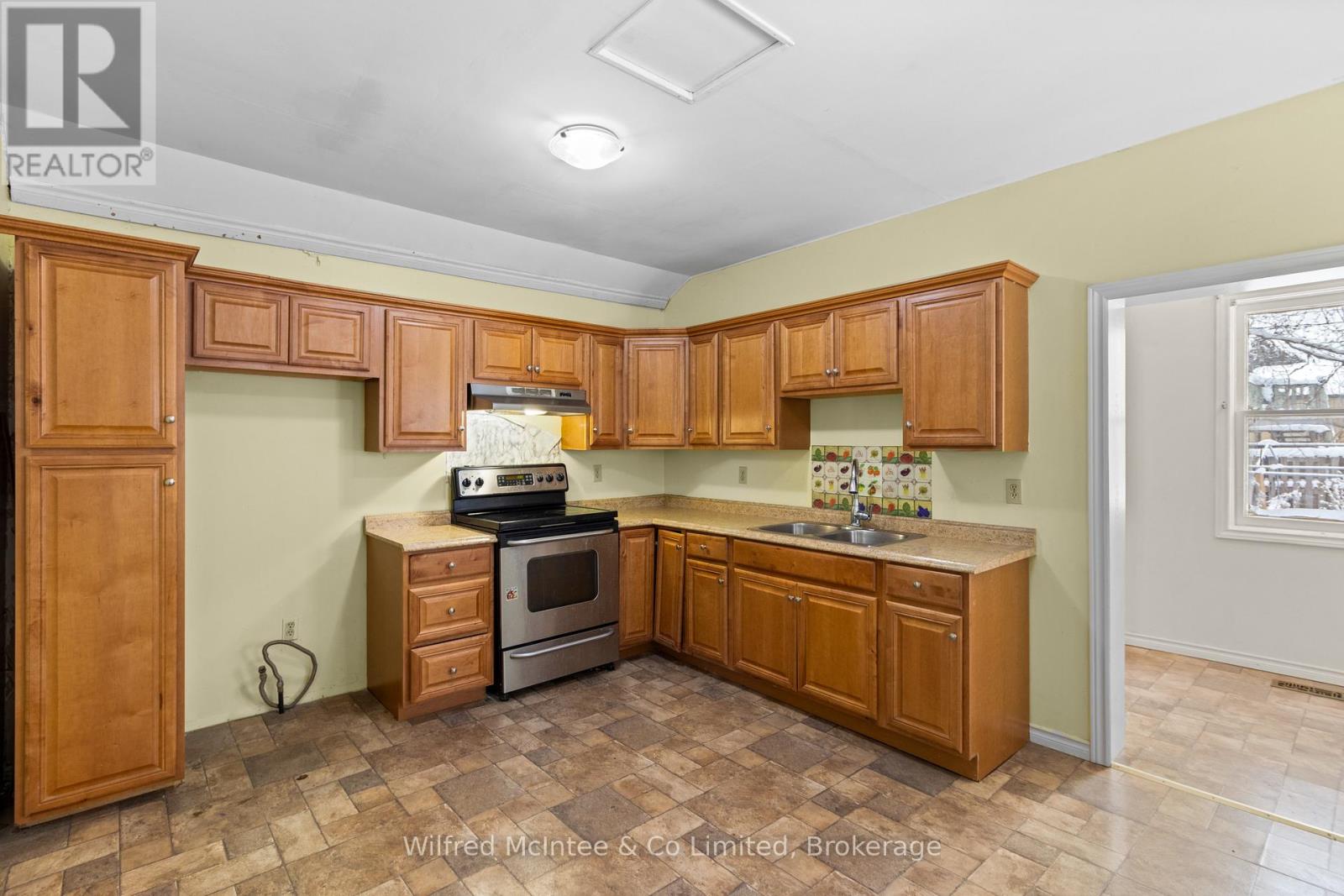 401 Josephine Street, North Huron, Ontario  N0G 2W0 - Photo 18 - X12769972