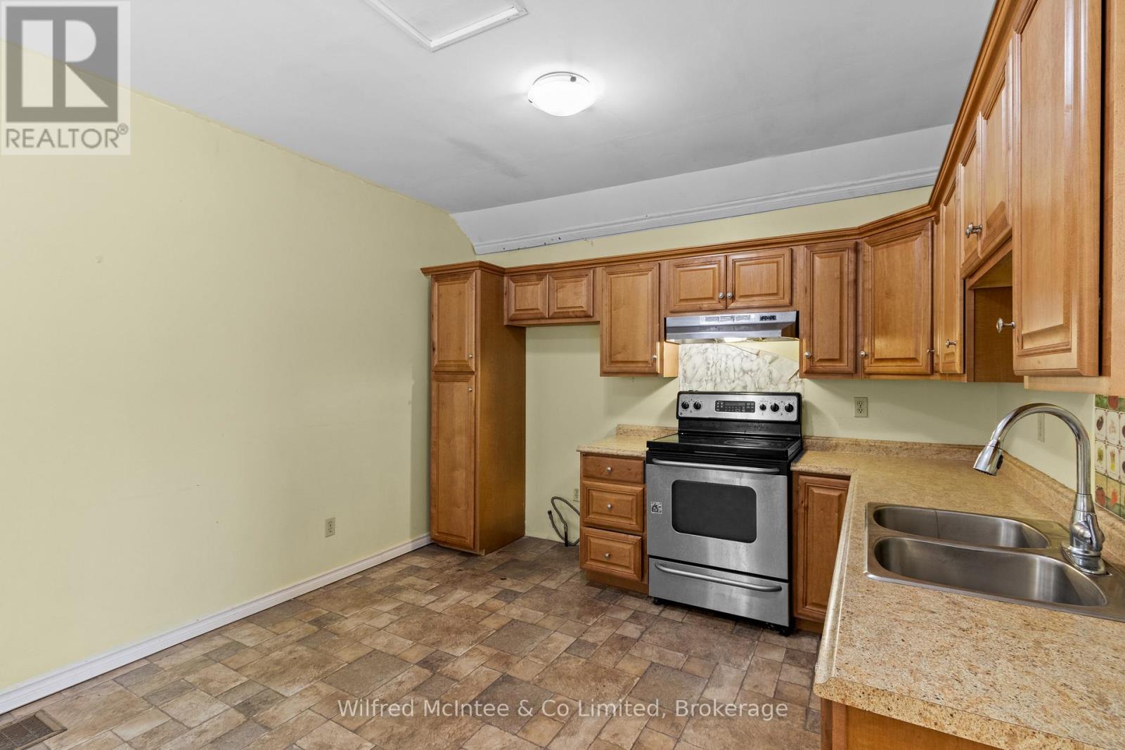 401 Josephine Street, North Huron, Ontario  N0G 2W0 - Photo 19 - X12769972