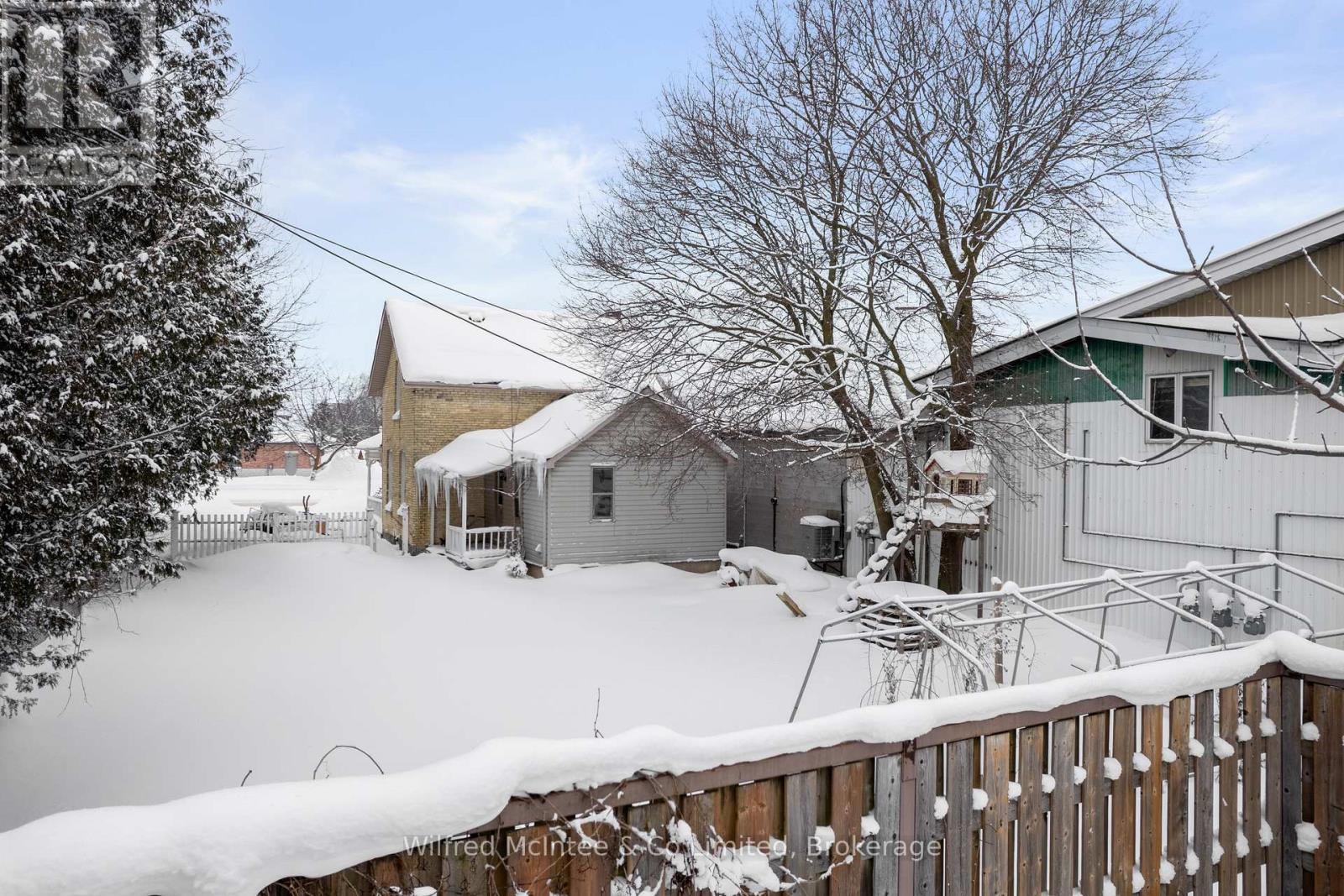 401 Josephine Street, North Huron, Ontario  N0G 2W0 - Photo 8 - X12769972