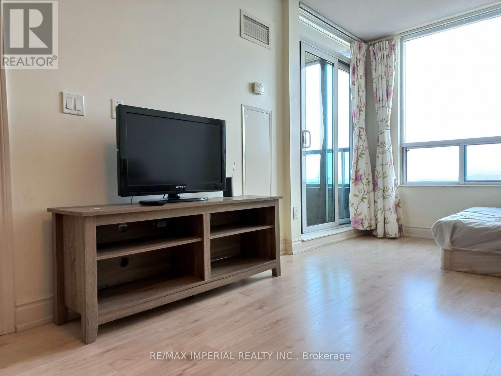 1801 - 60 Brian Harrison Way, Toronto, Ontario  M1P 5J5 - Photo 5 - E12769868