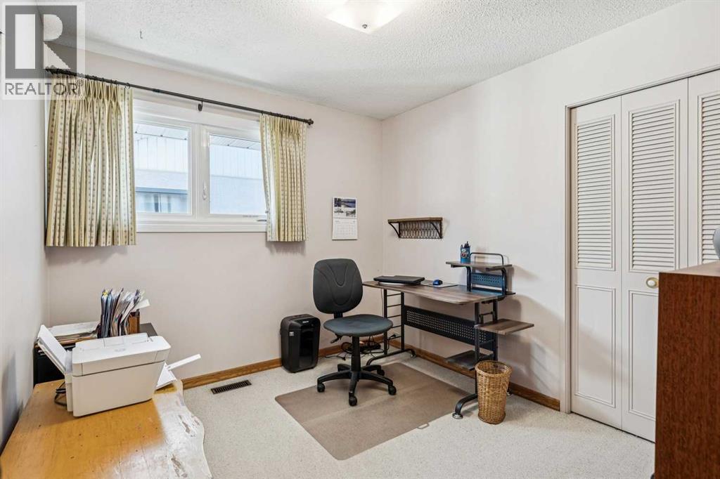 256 Huntridge Road Ne, Calgary, Alberta  T2K 4B6 - Photo 14 - A2284550