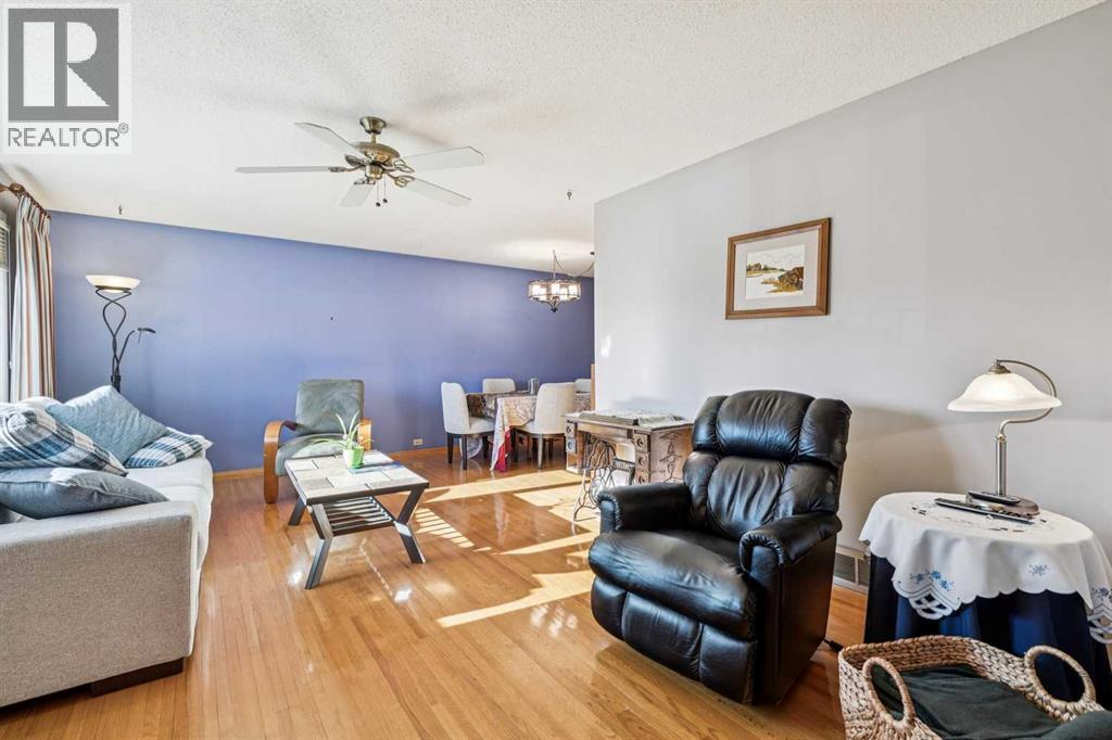 256 Huntridge Road Ne, Calgary, Alberta  T2K 4B6 - Photo 2 - A2284550