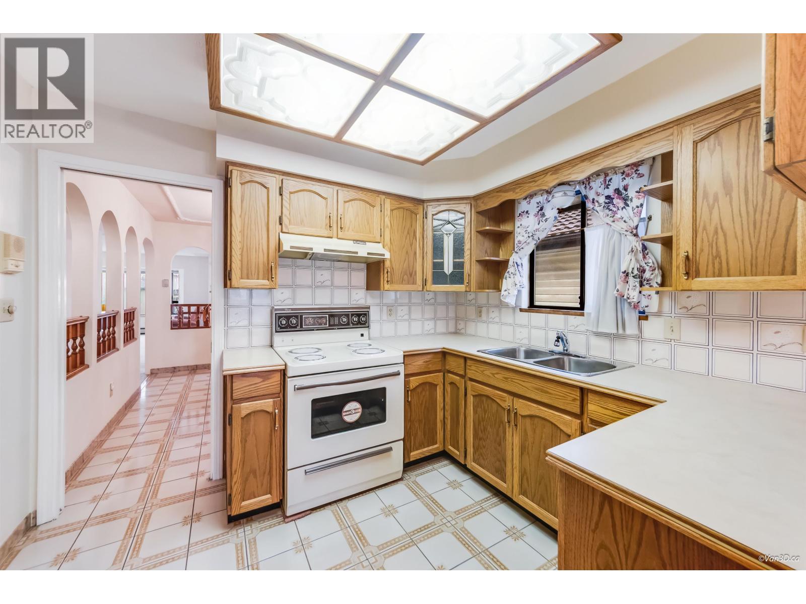 2721 Grant Street, Vancouver, British Columbia  V5K 3H1 - Photo 5 - R3085587