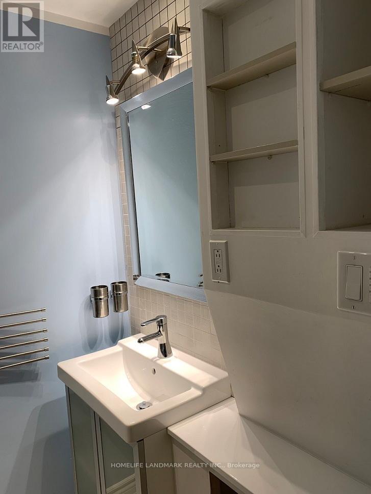 Gr & Bsmt - 337 Glen Shields Avenue, Vaughan, Ontario  L4K 1T4 - Photo 9 - N12769962