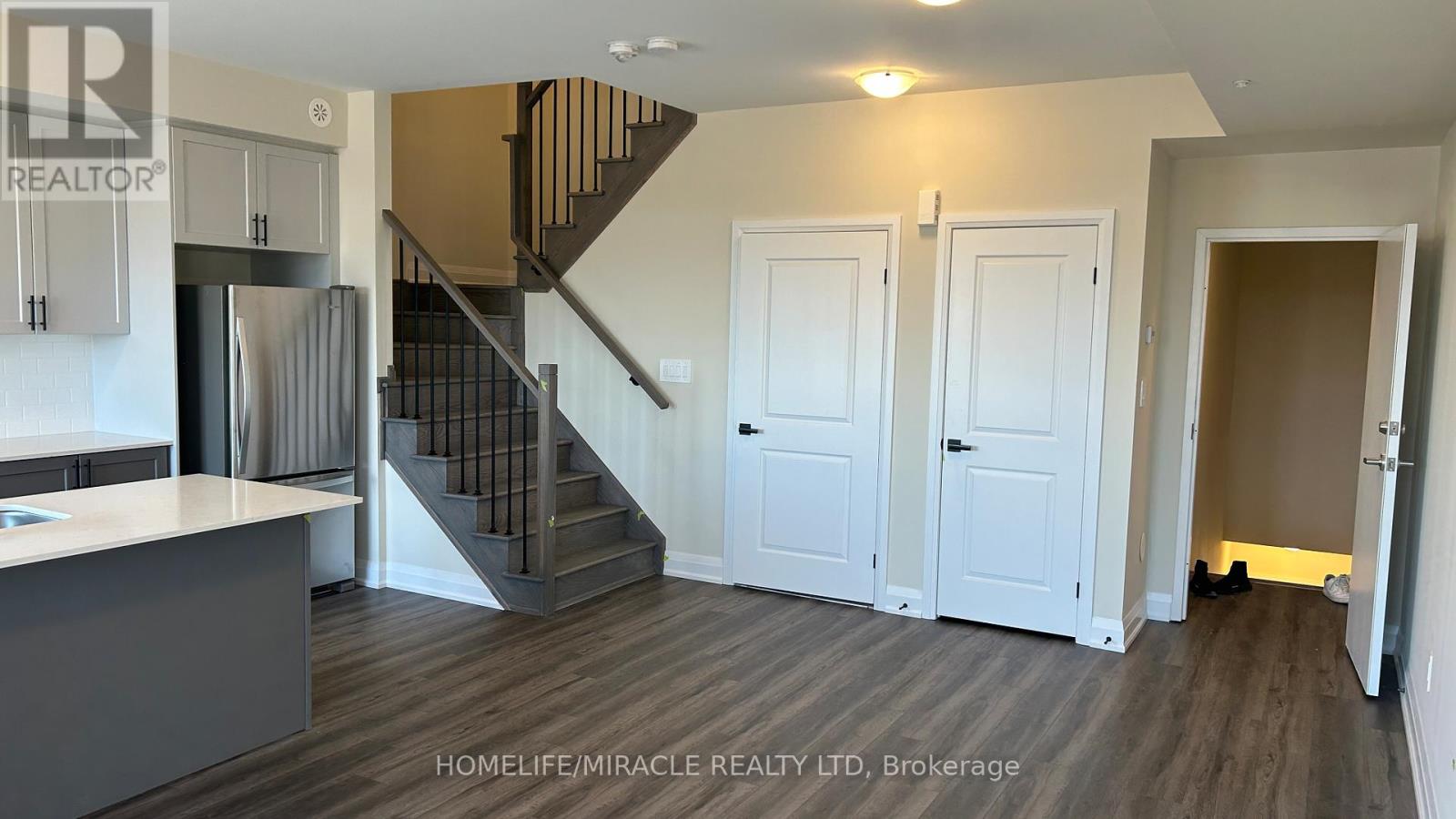 116 - 1585 Rose Way, Milton, Ontario  L9E 1N4 - Photo 6 - W12769960