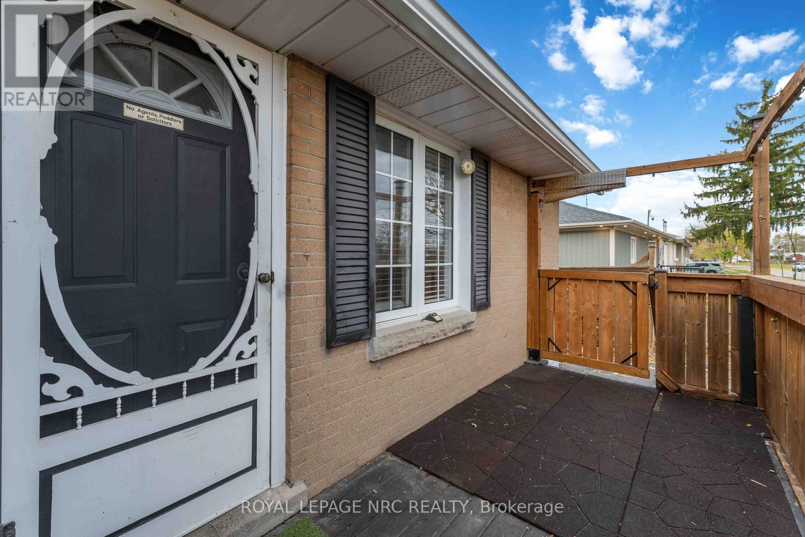 23 Verne Avenue, Welland, Ontario  L3C 1Z6 - Photo 2 - X12688932