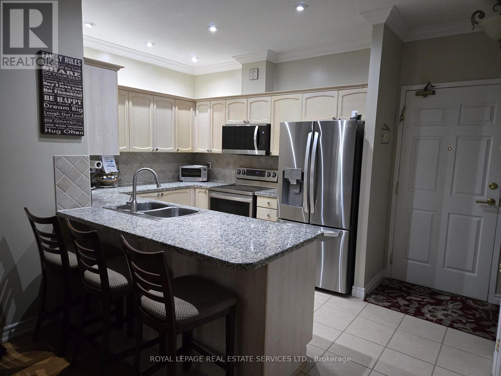 303 - 33 Wallace Street, Vaughan, Ontario  L4L 2P2 - Photo 8 - N12769894