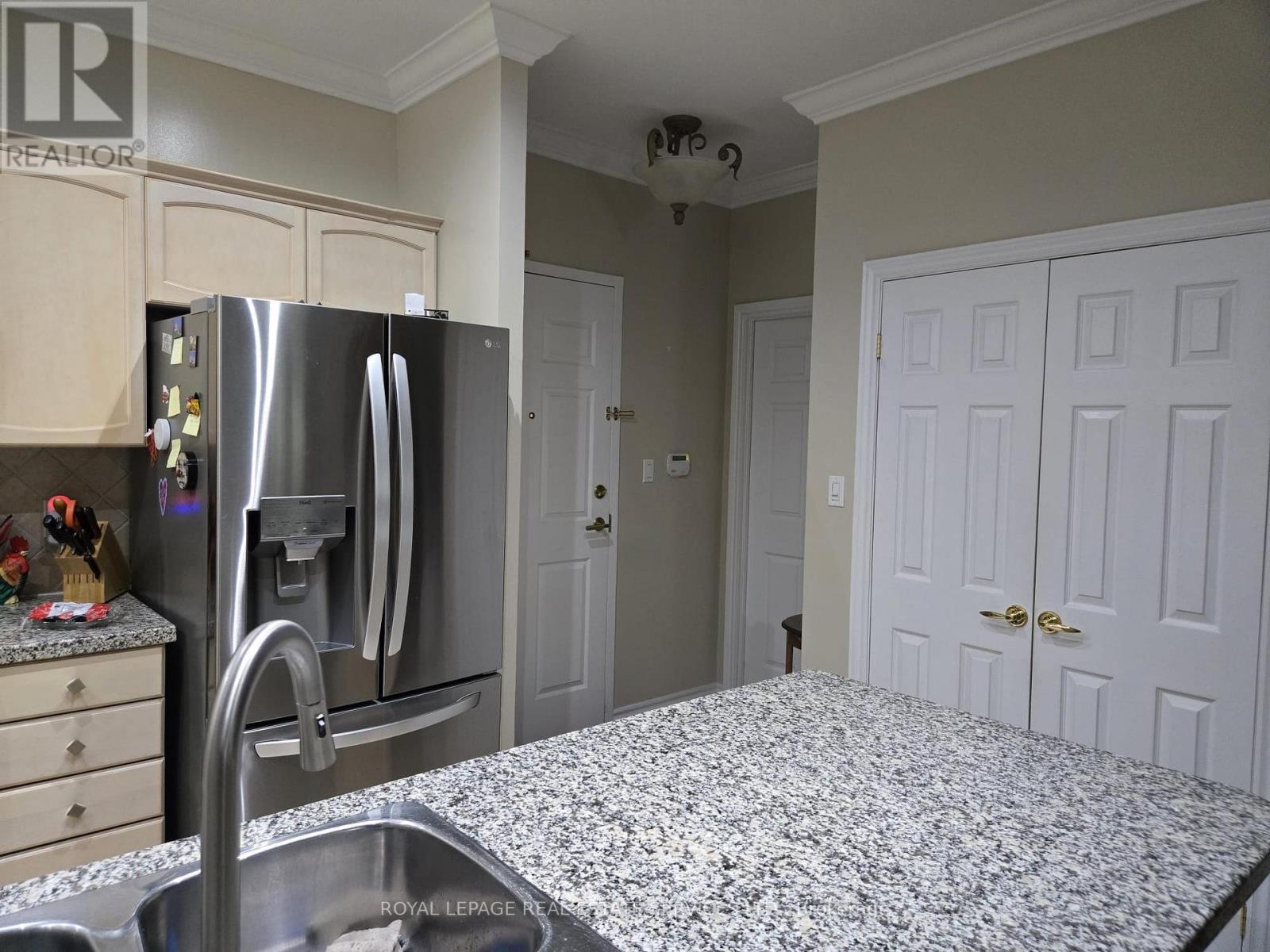 303 - 33 Wallace Street, Vaughan, Ontario  L4L 2P2 - Photo 10 - N12769894