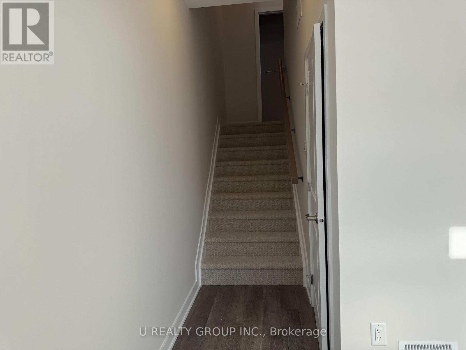 646 Corporal Private, Ottawa, Ontario  K1X 0M7 - Photo 3 - X12763814