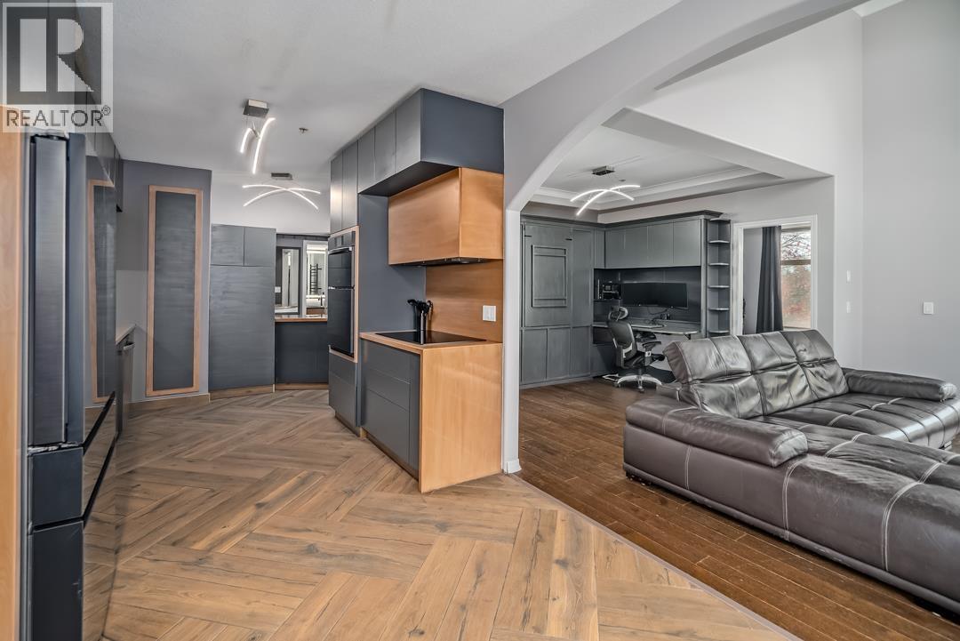 405 3176 Plateau Boulevard, Coquitlam, British Columbia  V3E 3J2 - Photo 1 - R3076926