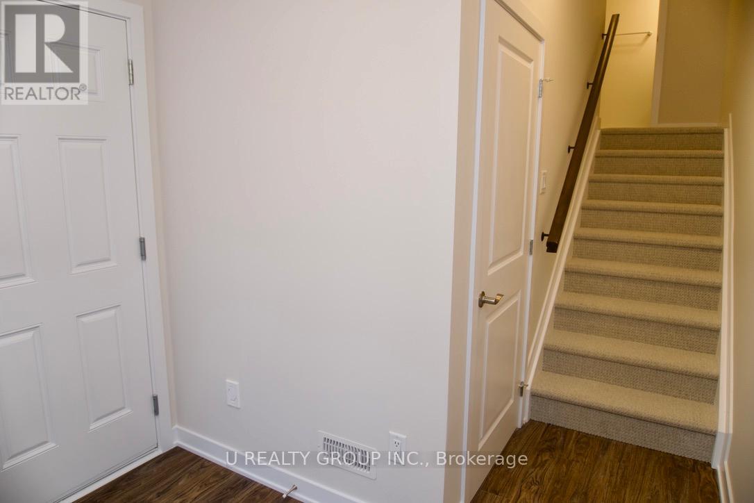 648 Corporal Private, Ottawa, Ontario  K1X 0M7 - Photo 2 - X12763818