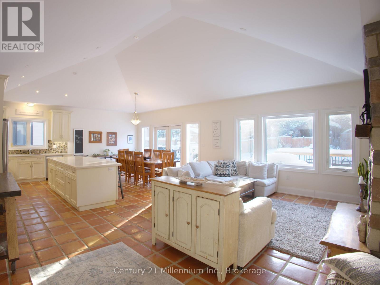 108 Creekwood Court, Blue Mountains, Ontario  L9Y 0V1 - Photo 10 - X12770010