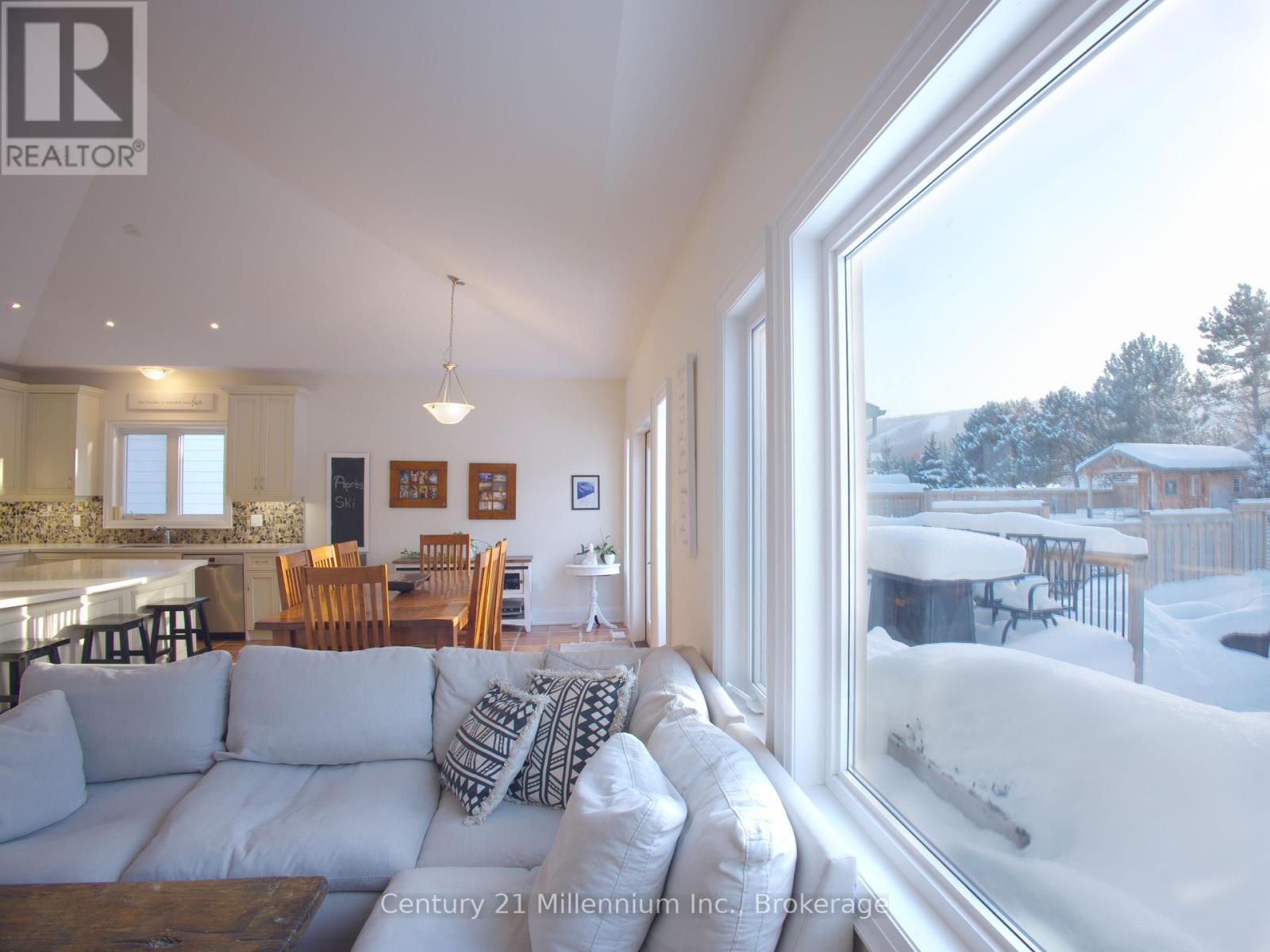 108 Creekwood Court, Blue Mountains, Ontario  L9Y 0V1 - Photo 3 - X12770010