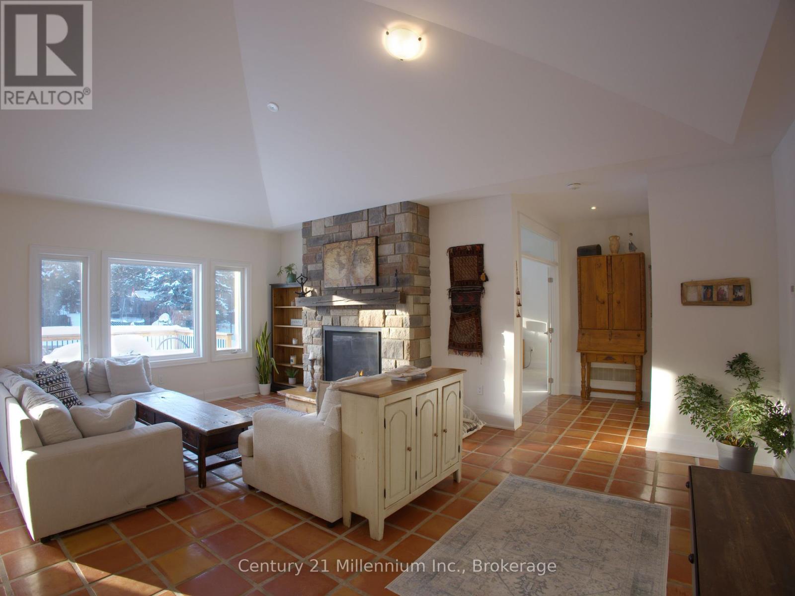 108 Creekwood Court, Blue Mountains, Ontario  L9Y 0V1 - Photo 5 - X12770010