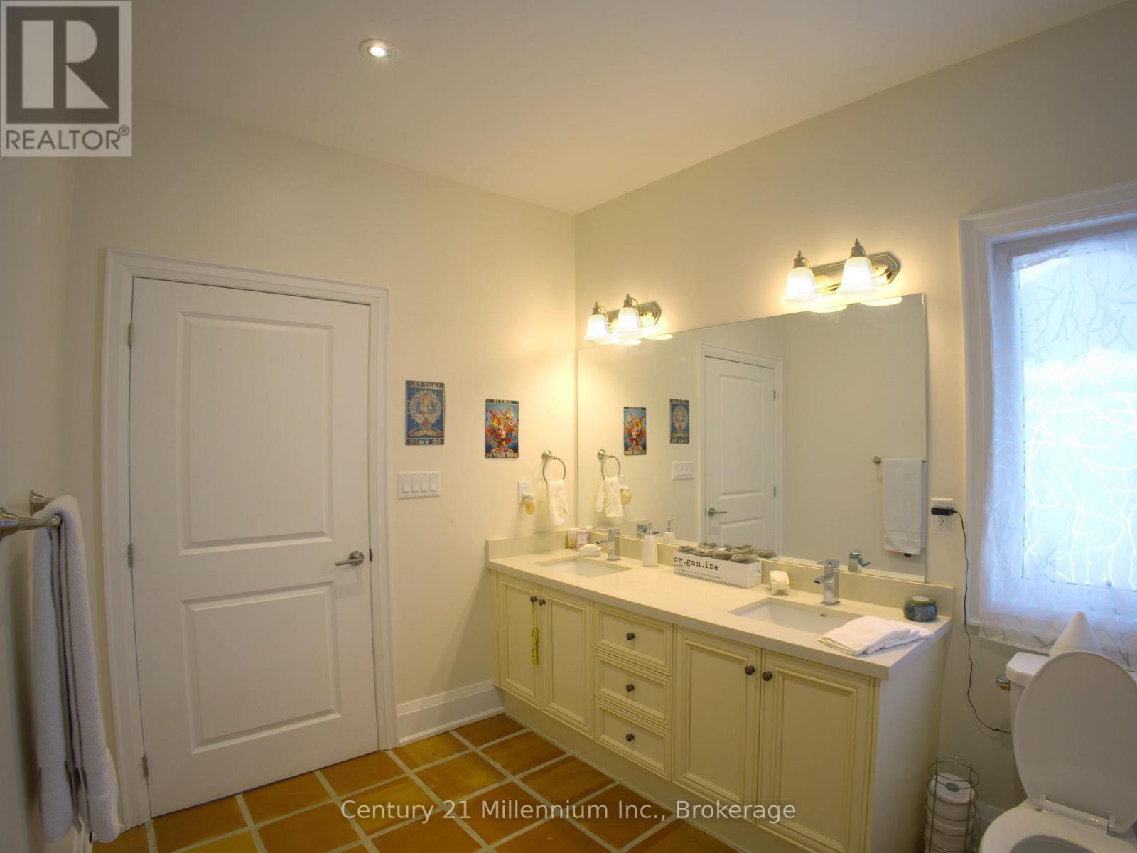 108 Creekwood Court, Blue Mountains, Ontario  L9Y 0V1 - Photo 7 - X12770010