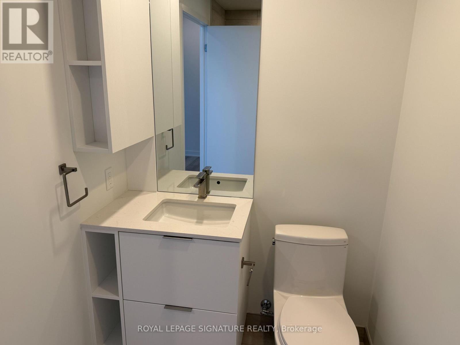 1304 - 1 Fairview Road E, Mississauga, Ontario  L5A 4C6 - Photo 13 - W12770032