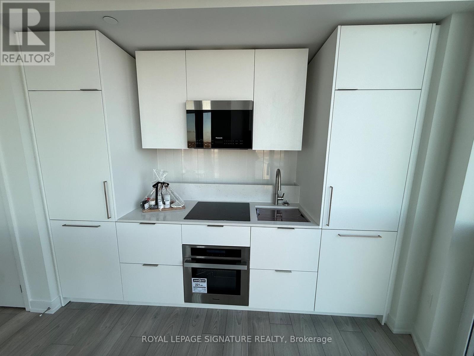 1304 - 1 Fairview Road E, Mississauga, Ontario  L5A 4C6 - Photo 16 - W12770032