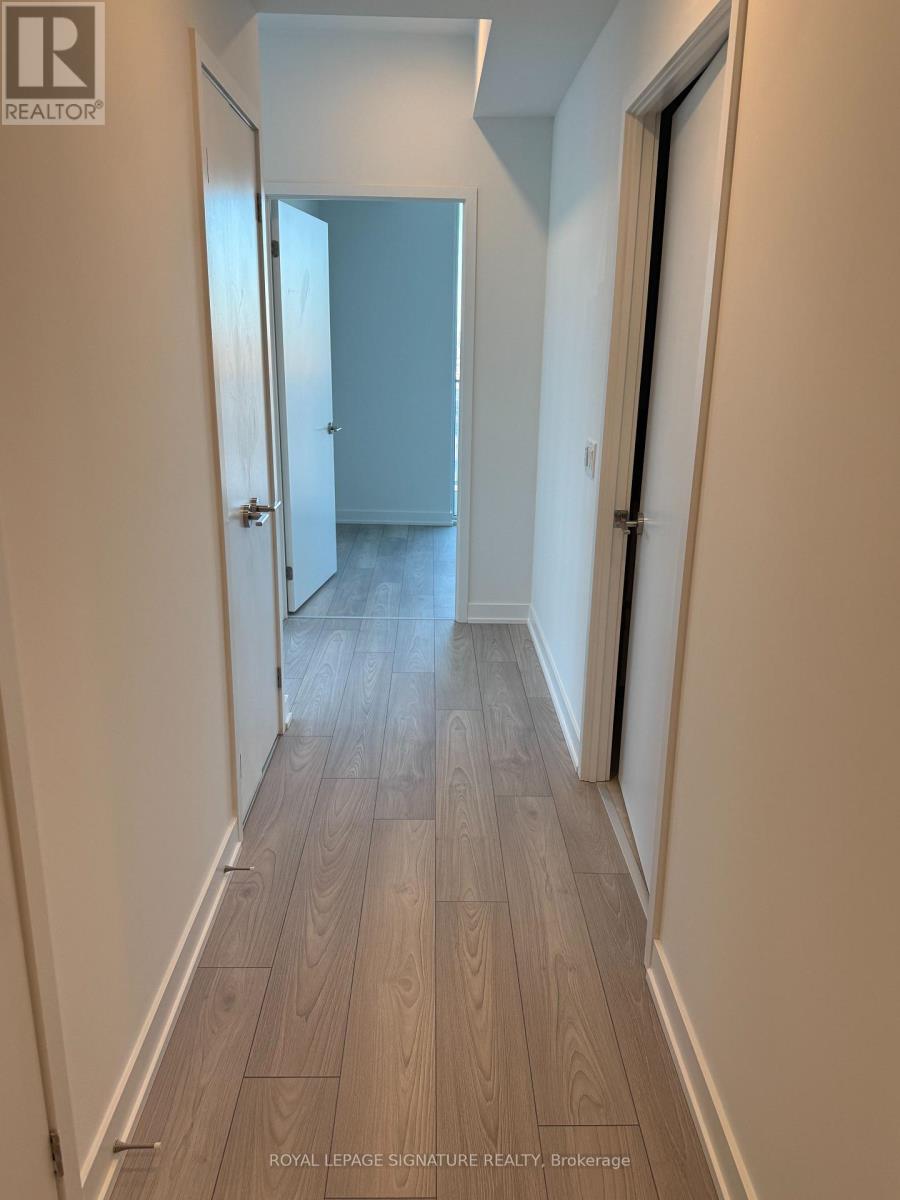 1304 - 1 Fairview Road E, Mississauga, Ontario  L5A 4C6 - Photo 5 - W12770032