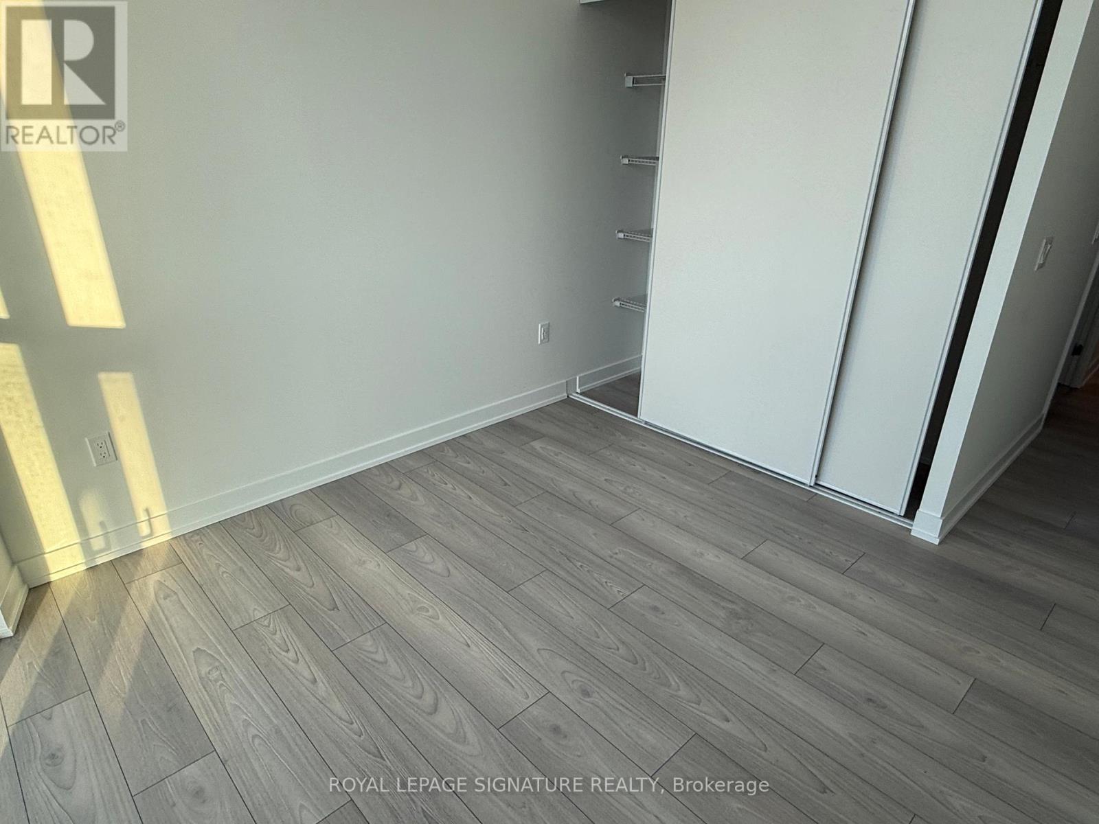 1304 - 1 Fairview Road E, Mississauga, Ontario  L5A 4C6 - Photo 7 - W12770032