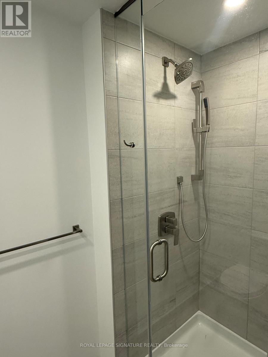 1304 - 1 Fairview Road E, Mississauga, Ontario  L5A 4C6 - Photo 9 - W12770032