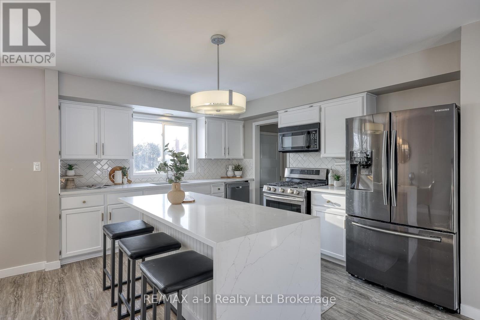 18 Bigham Crescent, Woodstock, Ontario  N4S 8H1 - Photo 11 - X12723860