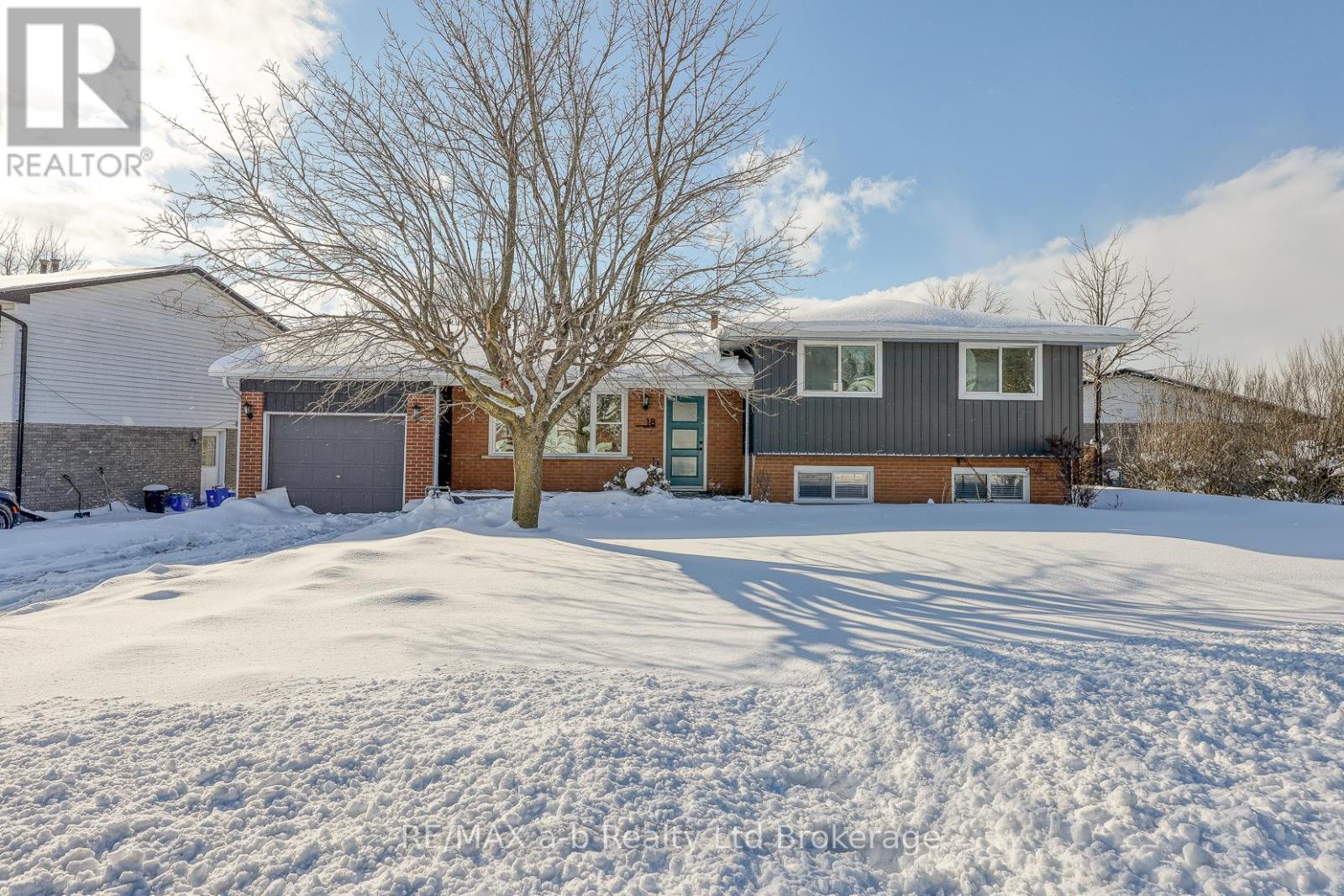 18 Bigham Crescent, Woodstock, Ontario  N4S 8H1 - Photo 2 - X12723860