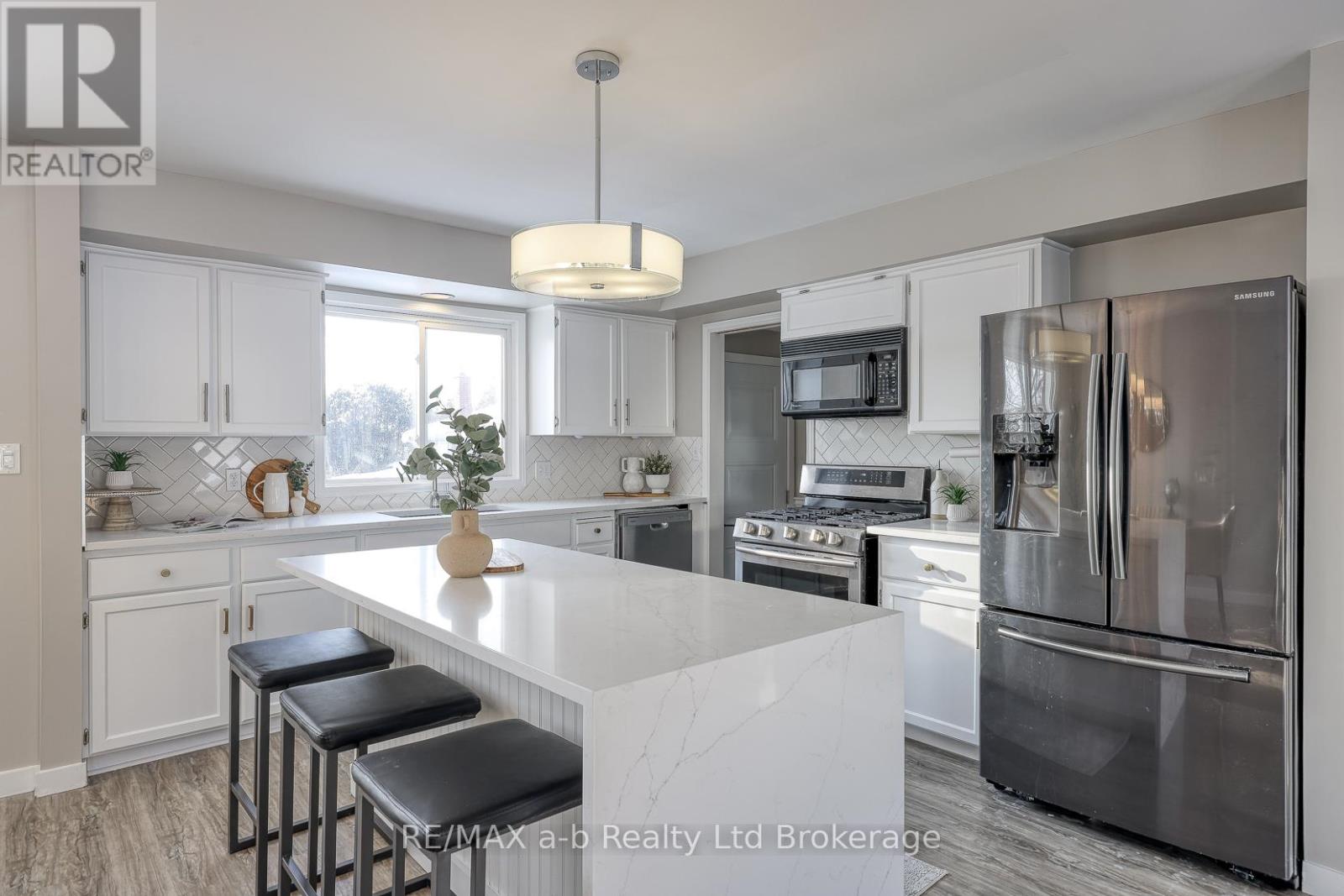 18 Bigham Crescent, Woodstock, Ontario  N4S 8H1 - Photo 10 - X12723860