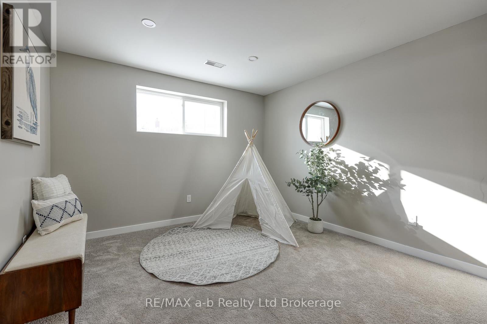 18 Bigham Crescent, Woodstock, Ontario  N4S 8H1 - Photo 33 - X12723860