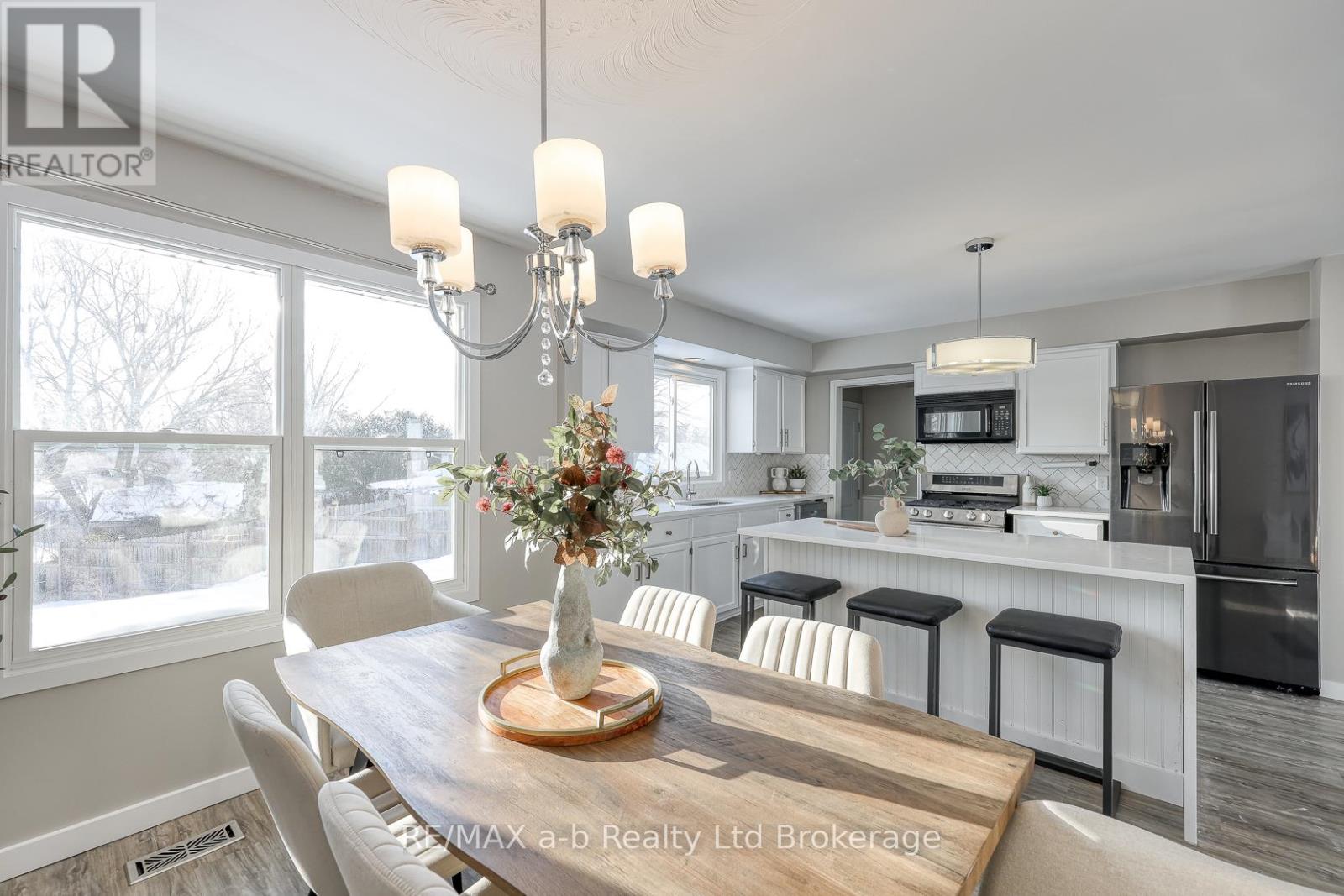 18 Bigham Crescent, Woodstock, Ontario  N4S 8H1 - Photo 3 - X12723860