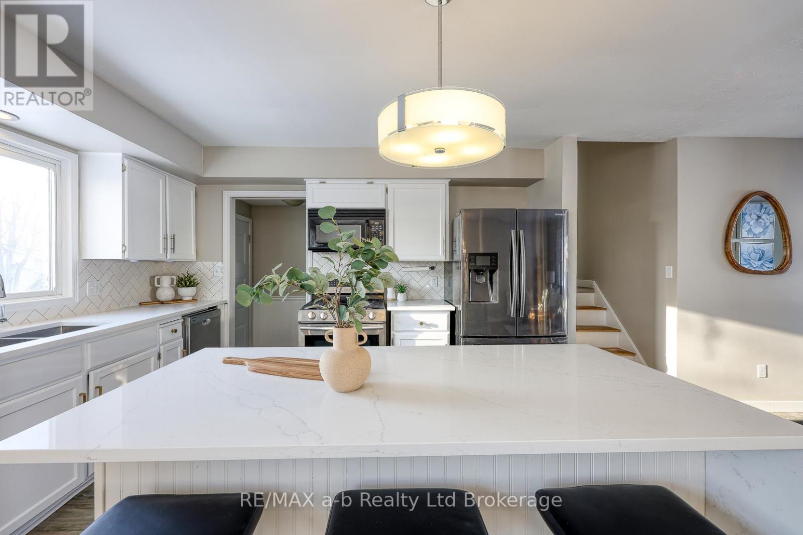 18 Bigham Crescent, Woodstock, Ontario  N4S 8H1 - Photo 7 - X12723860