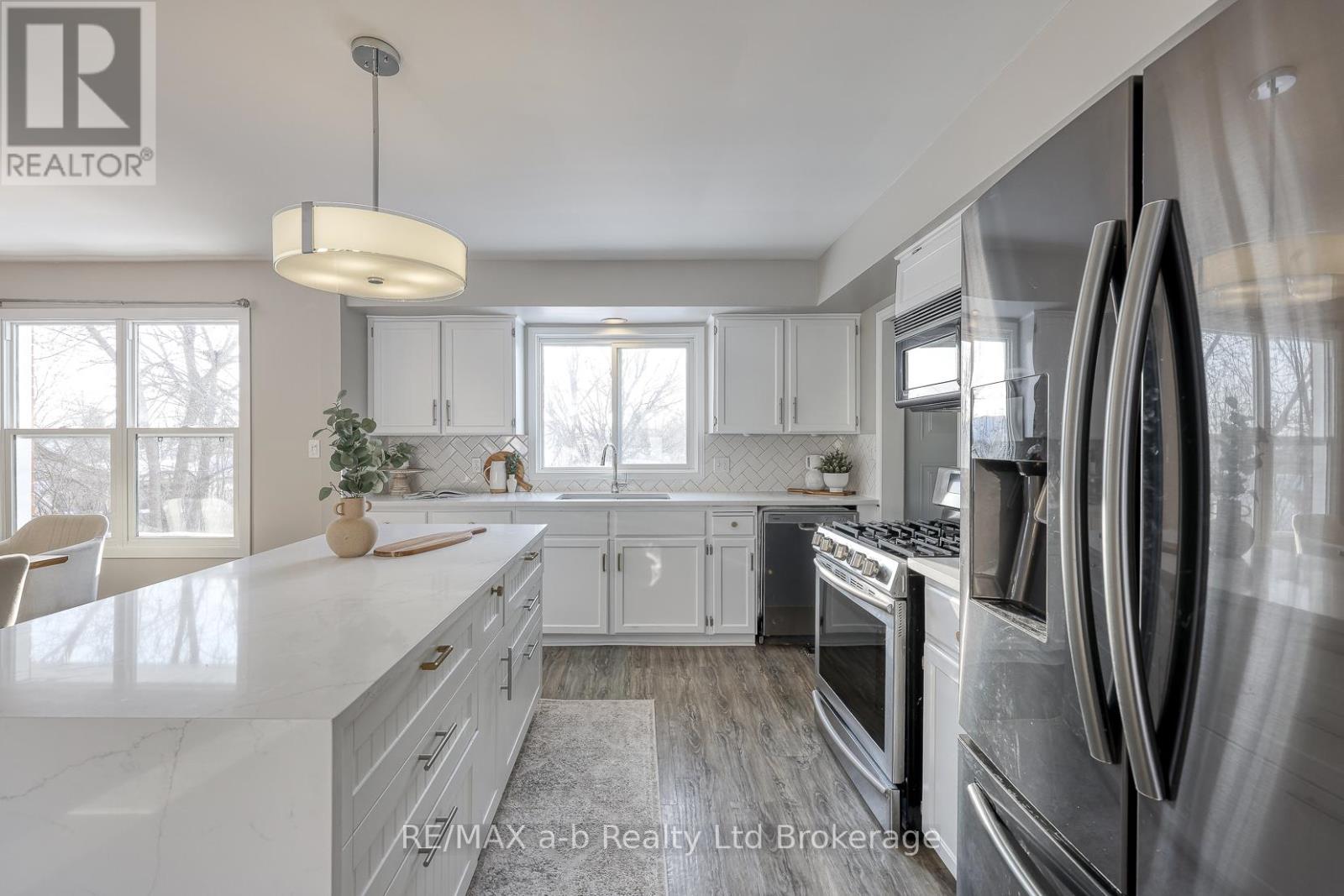 18 Bigham Crescent, Woodstock, Ontario  N4S 8H1 - Photo 9 - X12723860