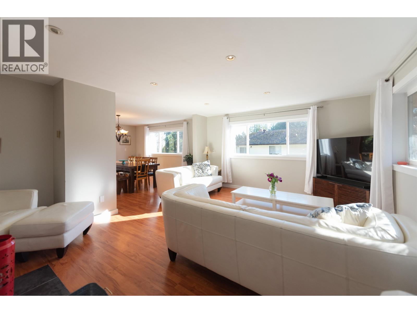 7862 Eagle Drive, Halfmoon Bay, British Columbia  V7Z 1A3 - Photo 9 - R3087738