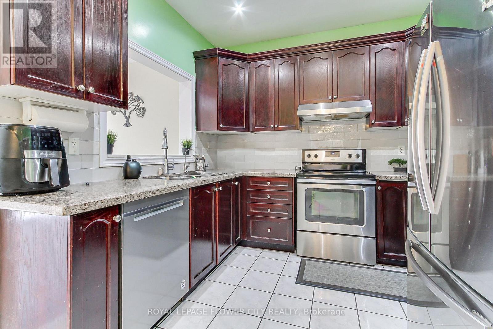 48 Grover Rd (Main & Upper) Road, Brampton, Ontario  L6Y 5R3 - Photo 15 - W12770046