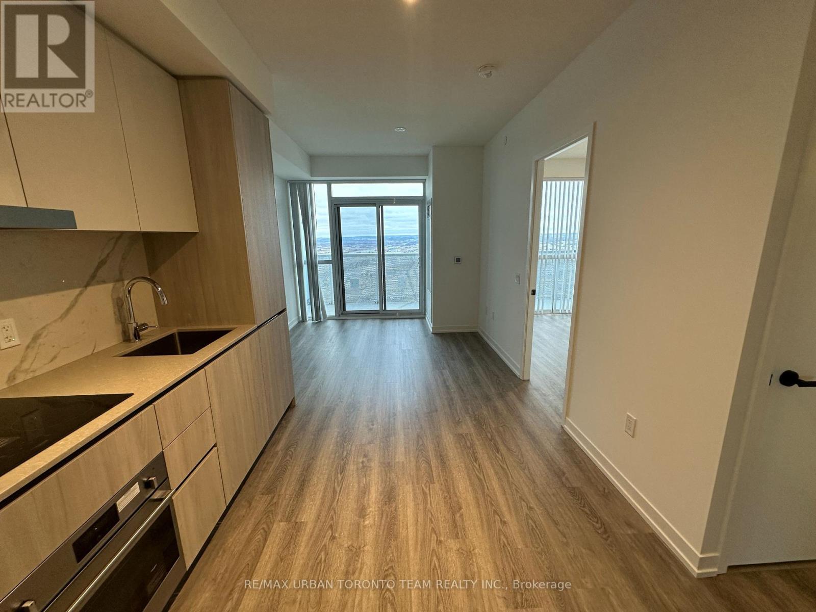 5205 - 8 Interchange Way, Vaughan, Ontario  L4K 5Z7 - Photo 2 - N12770058