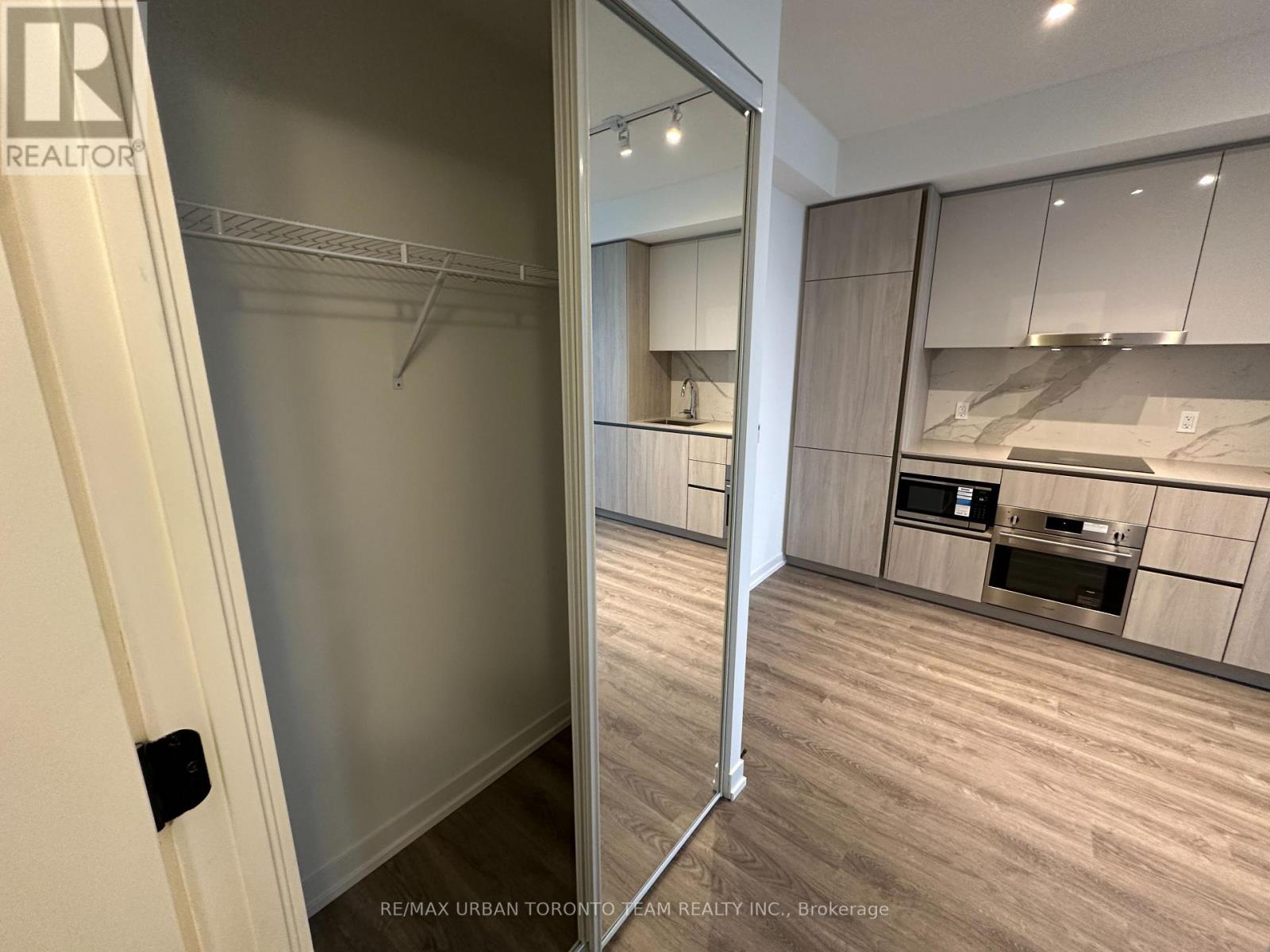 5205 - 8 Interchange Way, Vaughan, Ontario  L4K 5Z7 - Photo 3 - N12770058