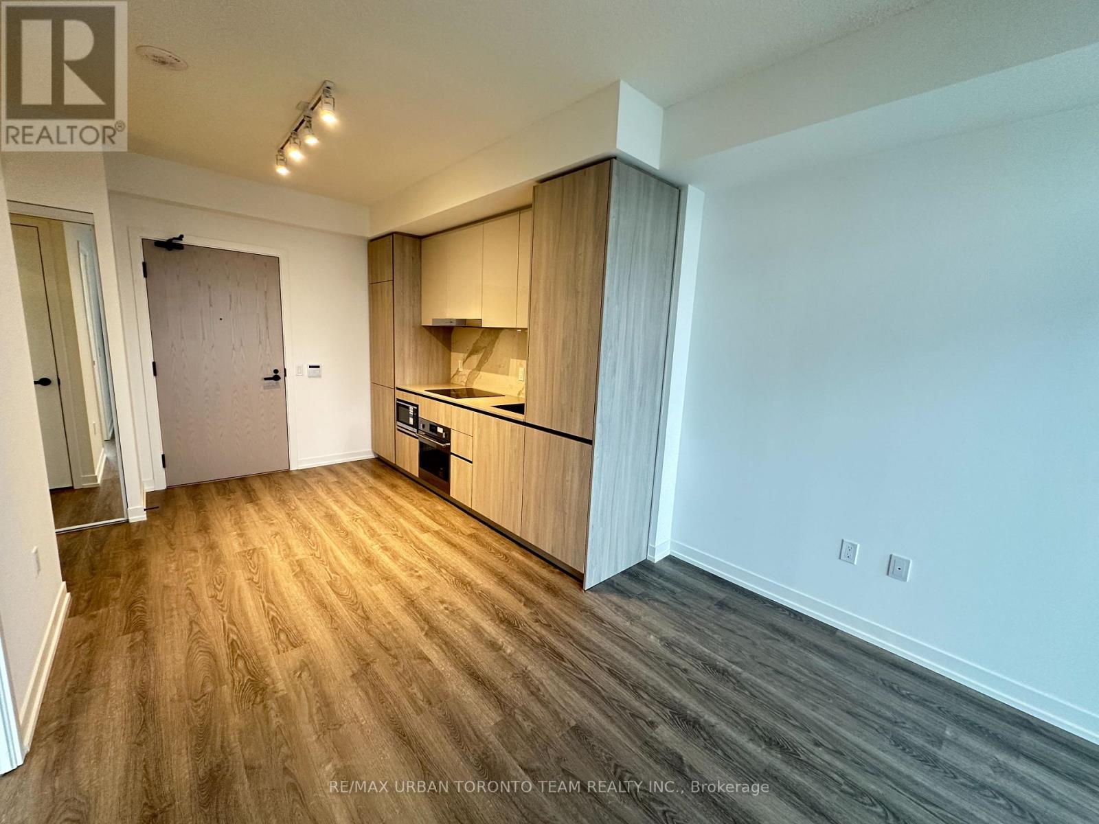 5205 - 8 Interchange Way, Vaughan, Ontario  L4K 5Z7 - Photo 6 - N12770058