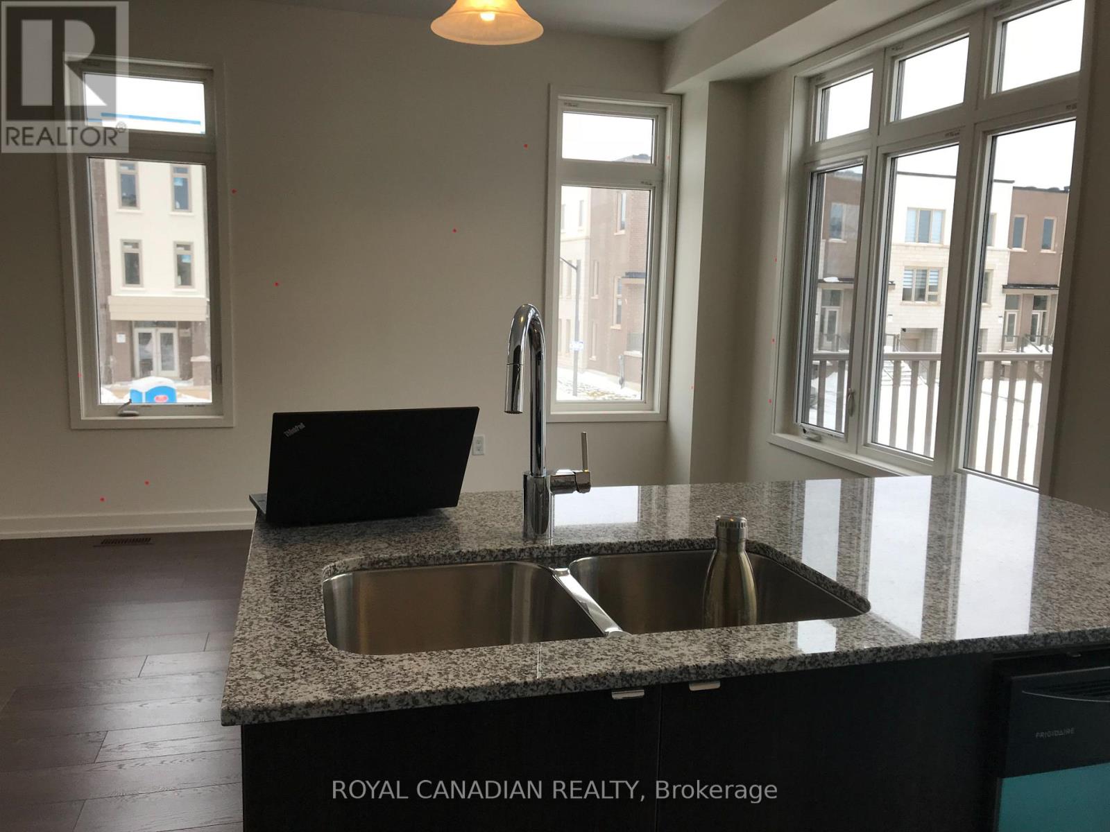 188 Wheat Boom Drive, Oakville, Ontario  L6H 0M1 - Photo 6 - W12770060