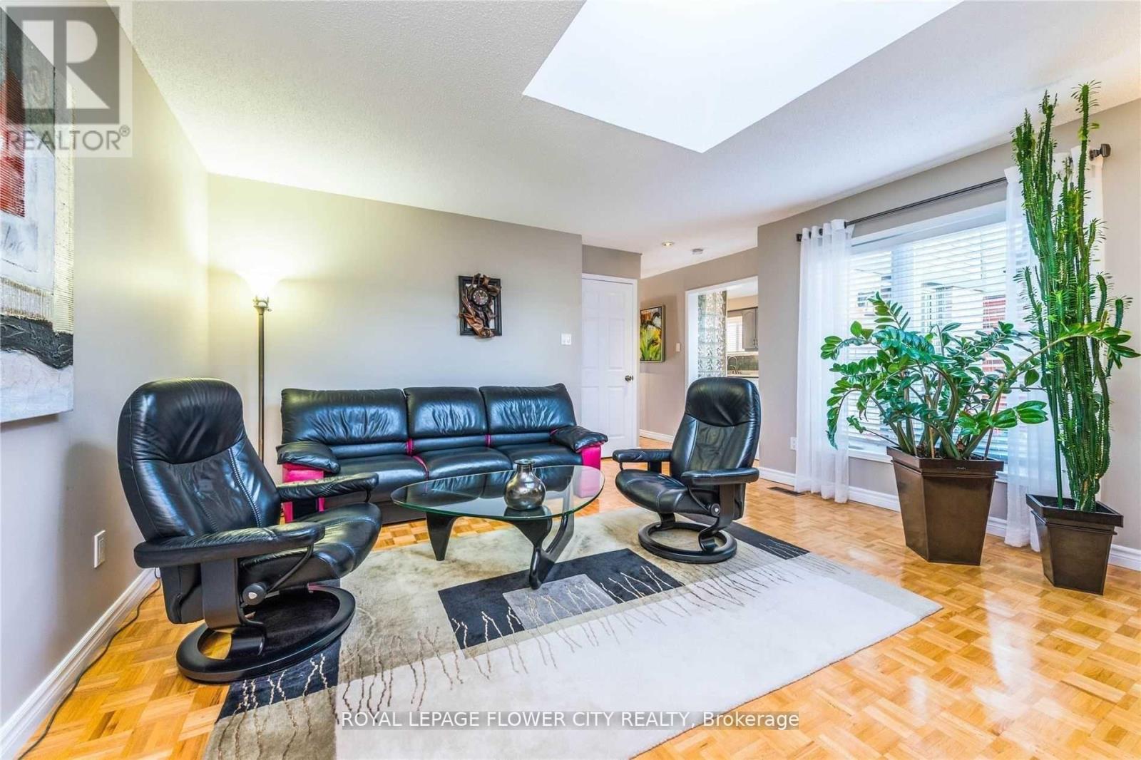 136 Chipmunk Crescent, Brampton, Ontario  L6R 1B3 - Photo 11 - W12770076